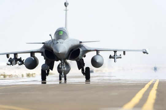 Rafale-Kampfjet der französischen Luftwaffe auf einer Airbase in den Vereinigten Arabischen Emiraten