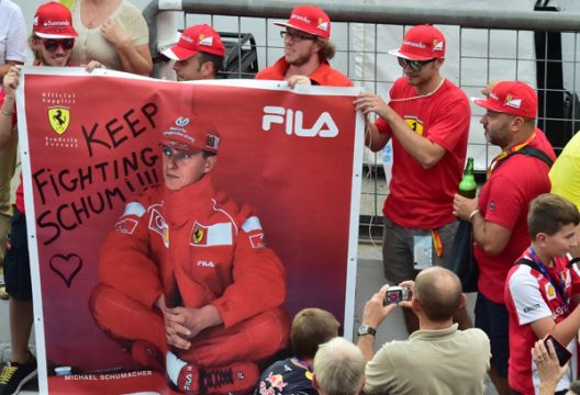 Schumacher-Fans beim Großen Preis von Italien: "Kämpfe weiter, Schumi!"