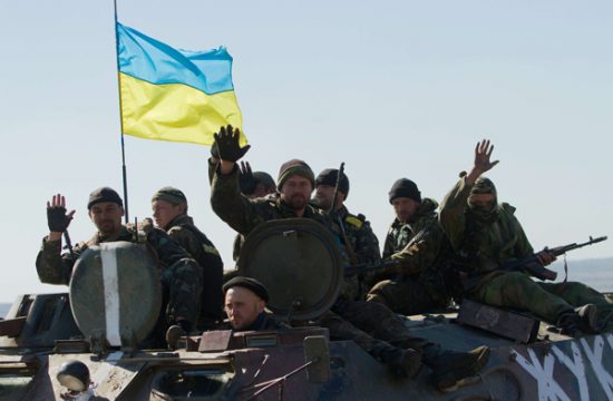 Ukrainische Soldaten auf Patrouille in der Nähe von Debaltseve