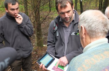 Forstwirtschaft im Kleinen: Wie sich Privatwald besser nutzen lässt, das zeigt die "Cellule d'appui à la petite forêt privée" bei einer Waldbegehung in der Altgemeinde Thommen