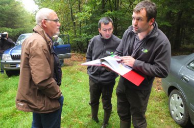 Forstwirtschaft im Kleinen: Wie sich Privatwald besser nutzen lässt, das zeigt die "Cellule d'appui à la petite forêt privée" bei einer Waldbegehung in der Altgemeinde Thommen