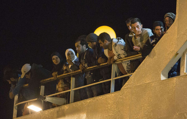 Syrische Bootsflüchtlinge auf dem Kreuzfahrtschiff "Salamis Filoxenia"im Hafen von Limassol