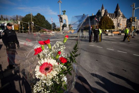 Attentat in Ottawa: Blumen für Opfer Nathan Cirillo