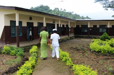 Ravel du Bout du Monde in Kamerun - Medizinisches Zentrum in Limbé
