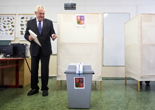Tschechiens Staatspräsident Milos Zeman bei der Stimmabgabe in Prag
