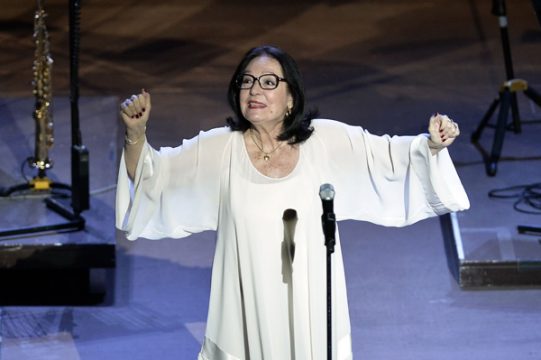 Nana Mouskouri bei einem Auftritt in Athen am 14. Juli 2014