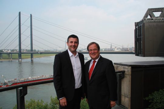 Pascal Arimont mit dem deutschen Maut-Kritiker und Vorsitzenden der CDU Nordrhein-Westfalen, Armin Laschet