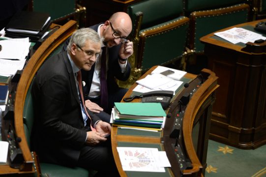 Kris peeters und Charles Michel am Mittwoch in der Kammer