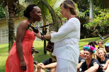 Abschied aus Kamerun: das letzte Duett von Beverly Jo Scott und Berthe D-WA Tanwo