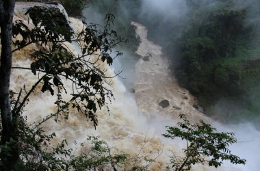 Ravel du Bout du Monde in Kamerun - Wasserfall Ekom Nkam