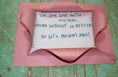 Projekt "Horizon Jeune" in Dschang - Jugendliche klären Jugendliche über die Risiken, sich mit HIV zu infizieren, auf