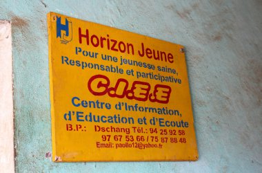 Projekt "Horizon Jeune" in Dschang - Jugendliche klären Jugendliche über die Risiken, sich mit HIV zu infizieren, auf