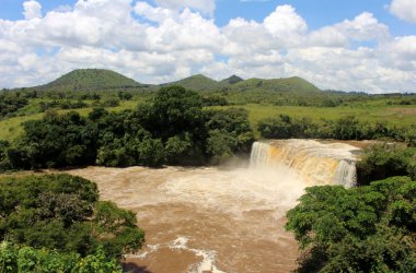 Vina-Wasserfälle in Garoua in der Nähe von Ngaoundéré