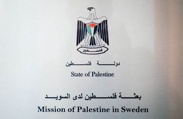 Schweden erkennt offiziell einen Staat Palästina an - Tafel an der palästinensischen Repräsentanz in Stockholm