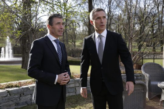 Anders Fogh Rasmussen mit seinem Nachfolger Jens Stoltenberg