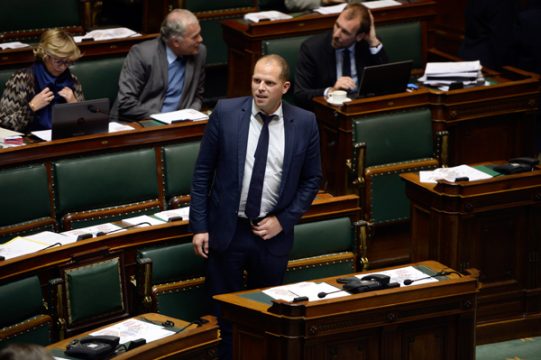 Theo Francken entschuldigt sich in der Kammer