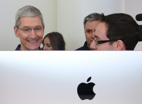 Apple-Chef Tim Cook (l.)