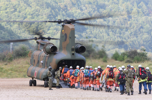 Rund 1000 Helfer sind nach dem Ausbruch des Vulkans Ontake im Einsatz
