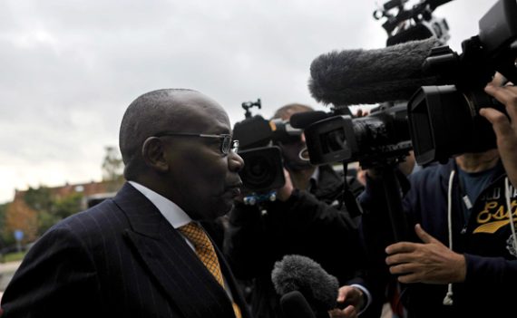 Kenias Präsident bei der Ankunft in Den Haag