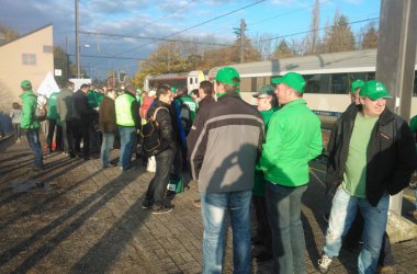 Aktionstag: Ostbelgische Teilnehmer am Eupener Bahnhof