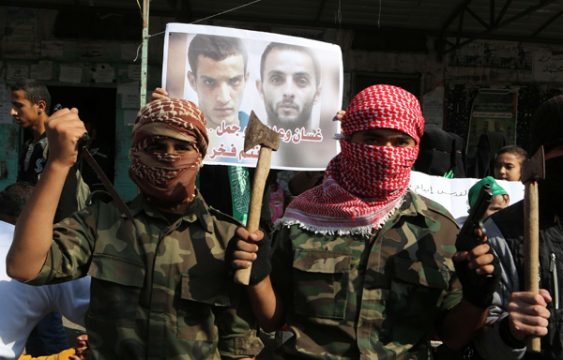 Radikale Palästinenser feiern ihre "Helden"