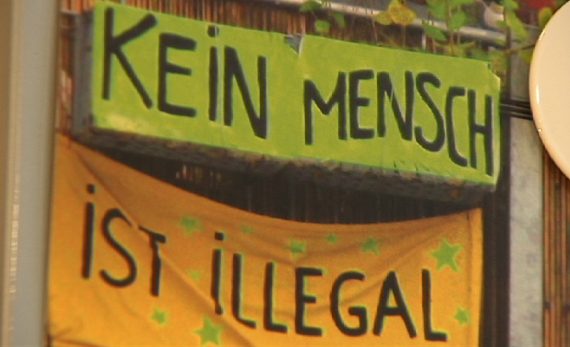 "Kein Mensch ist illegal": Im Asylbüro des Roten Kreuzes