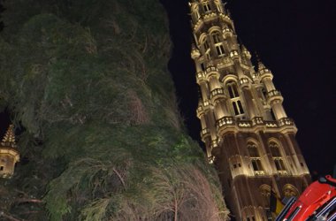 Weihnachtsbaum aus Riga für die Brüsseler Grand’Place