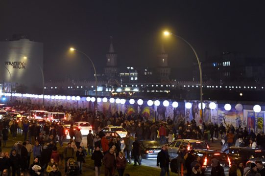 Lichtgrenze entlang der Berliner East Side Gallery