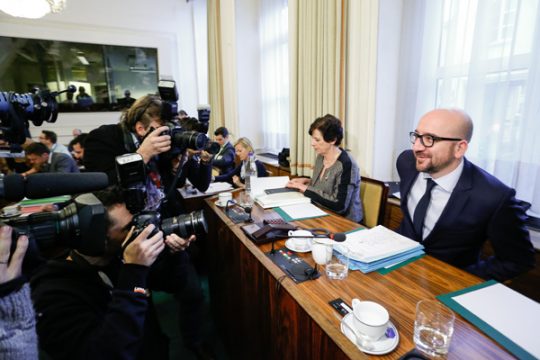 Premier Michel musste den Parlamentariern am Dienstag (18.11.) Rede und Antwort stehen