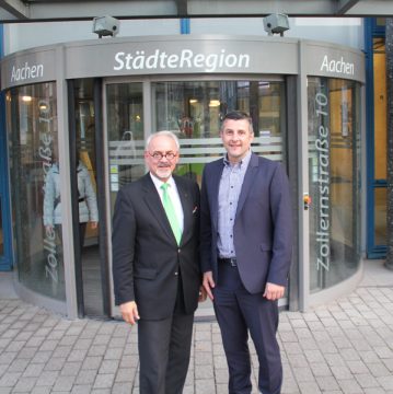 Helmut Etschenberg und Pascal Arimont (v.l.) in Aachen