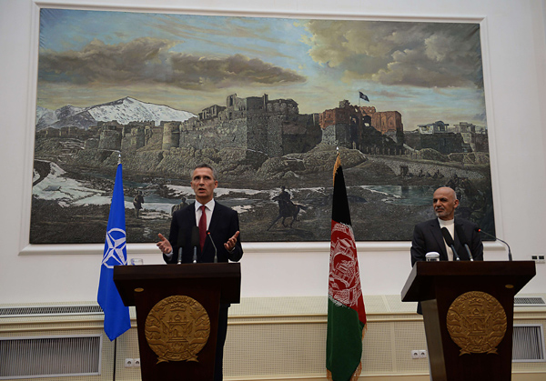 Nato-Generalsekretär Jens Stoltenberg und Afghanistans Präsident Aschraf Ghani in Kabul