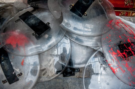 Symbolischer Akt: Die Polizeibeamten legten ihre Schutzschilde auf der Grand Place nieder