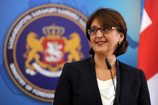 Die georgische Außenministerin Maja Pandschikidse gibt ihren Rücktritt bekannt