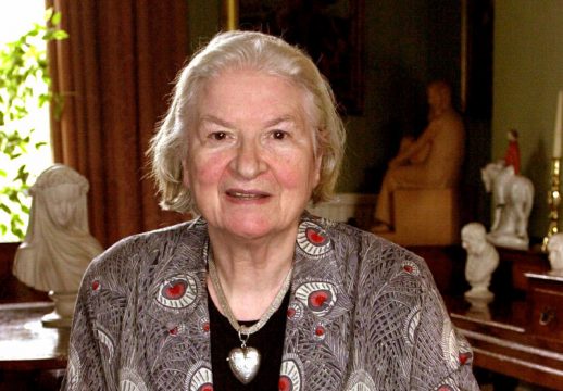 Krimi-Autorin P.D. James (2001)