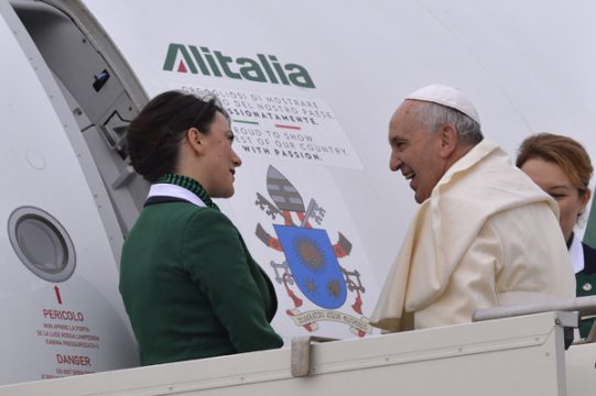 Papst Franziskus vor dem Abflug in die Türkei