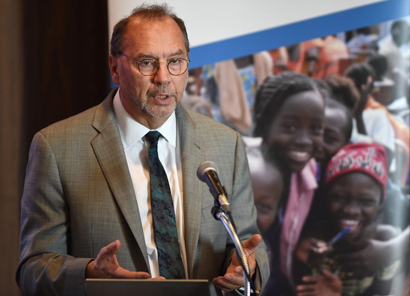 Mikrobiologe Peter Piot auf einer Konferenz in Tokio (30.10.)