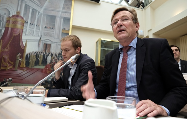 N- VA-Finanzminister Johan Van Overtveldt musste sich vom zuständigen Parlamentsausschuss am Dienstag (18.11.) auf den Zahn fühlen lassen