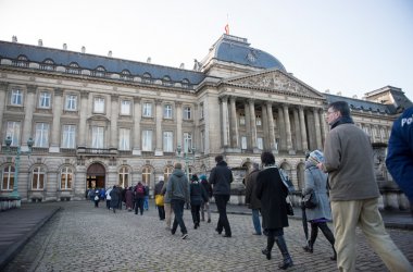 Abschied von Königin Fabiola: Lange Schlange vor dem Brüsseler Stadtschloss