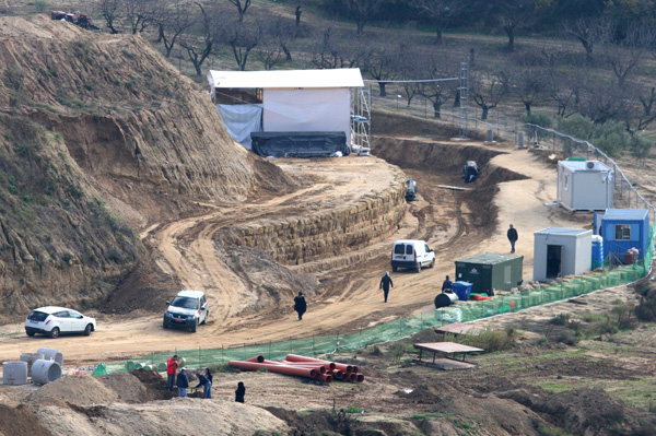 Hier in Amphipolis wurde ein riesiger Grabhügel aus der Zeit von Alexander dem Großen freigelegt