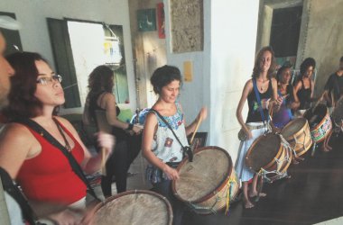 Ausstellung über Kulturarbeit von Apaoka in Brasilien