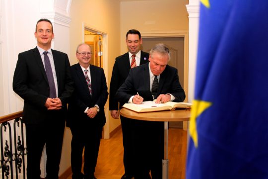 Deutscher Botschafter Dr. Eckart Cuntz besucht die DG