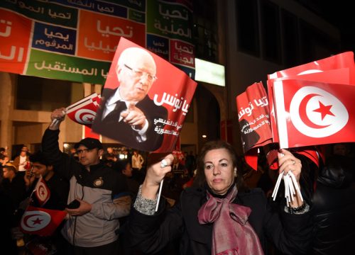 Wahlen in Tunesien: Anhänger von Béji Caïd Essebsi feiern die ersten Ergebnisse