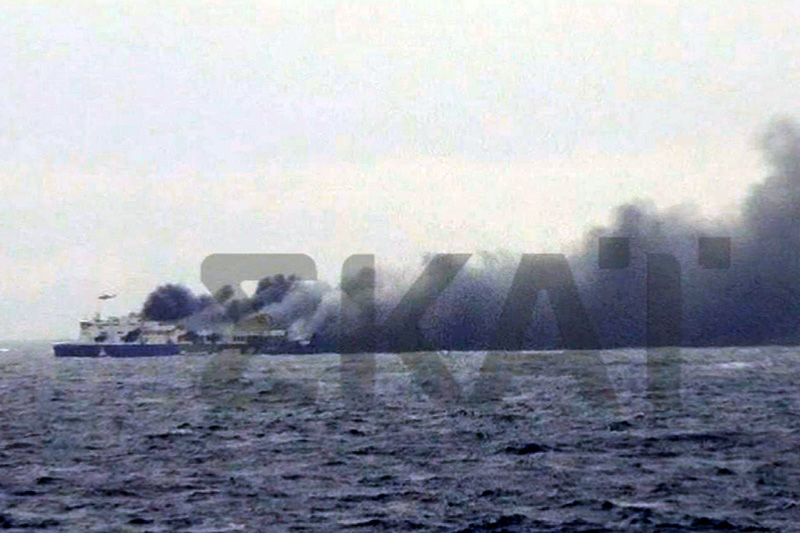 Fähre gerät vor der griechischen Insel Korfu in Brand