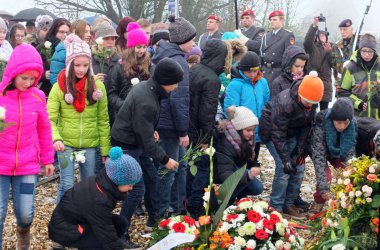 70 Jahre nach dem Beginn der Ardennenoffensive: Gedenkfeier am Mahnmal an der Rodder Höhe