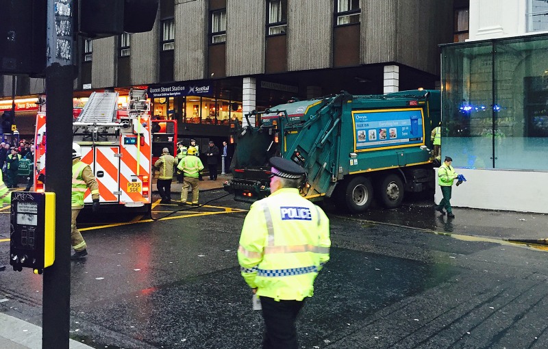 Unfall mit Mülllaster im schottischen Glasgow