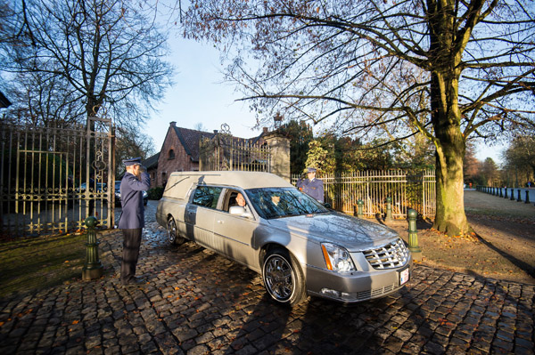 Der Leichnam von Königin Fabiola ist in die Kapelle des Königsschlosses in Laeken überführt worden