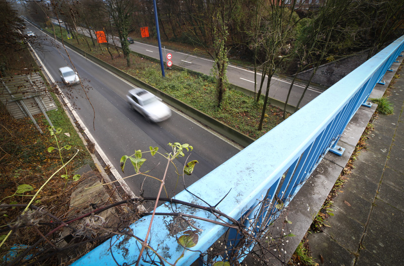 Marcinelle: Mann stirbt nach Steinwurf von Autobahnbrücke