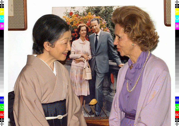 Kaiserin Michiko und Königin Fabiola 1995 in der Belgischen Botschaft in Tokio