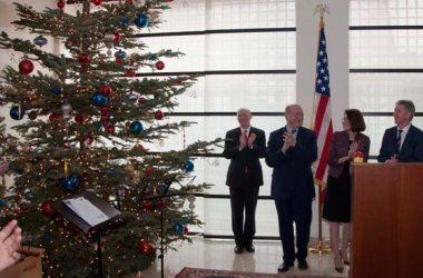 Bürgermeister Emil Dannemark (Bütgenbach), US-Botschafterin Denise Bauer und Bürgermeister Friedhelm Wirtz (Büllingen)