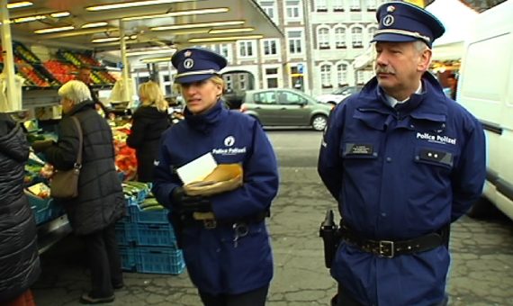 Zahl der Einbrüche steigt: Polizei sensibilisiert auf dem Wochenmarkt